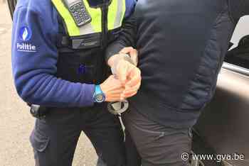 Politie controleert straatracers en ontdekt voorraad cannabi... (Ekeren) - Gazet van Antwerpen