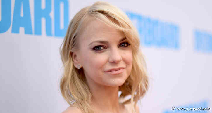 Anna Faris Explains Why She & Husband Michael Barrett Decided to Get Eloped
