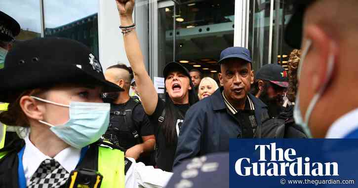 Anti-vaccine protesters occupy ITV and Channel 4 News headquarters – video