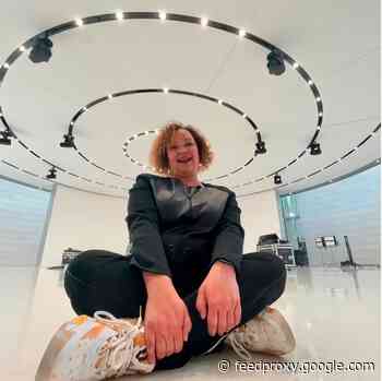 Apple VP Lisa Jackson’s Twitter profile image hints at September event prep