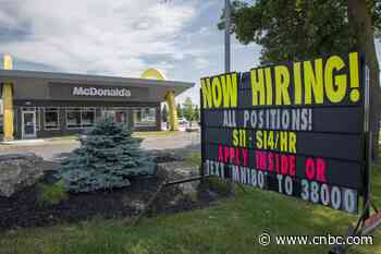 Fast-food wages climbed 10% in latest quarter, the largest jump in years, report says - CNBC