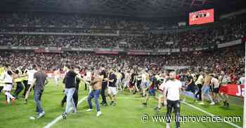Nice-OM : le match interrompu après l'envahissement du terrain par quelques supporters - La Provence