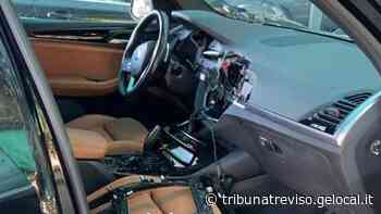 Caorle, furto in vacanza I ladri le smontano il cruscotto dell’auto - La Tribuna di Treviso