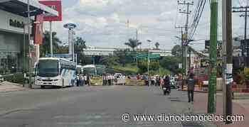 Bloqueo colapsa el sur de Cuernavaca; sin paso en entradas y salidas - Diario de Morelos