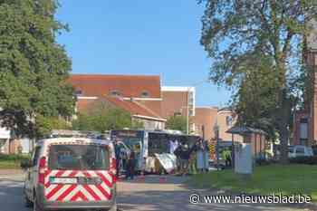 Bus moet bruusk in de remmen: oudere passagier komt zwaar ten val en overlijdt