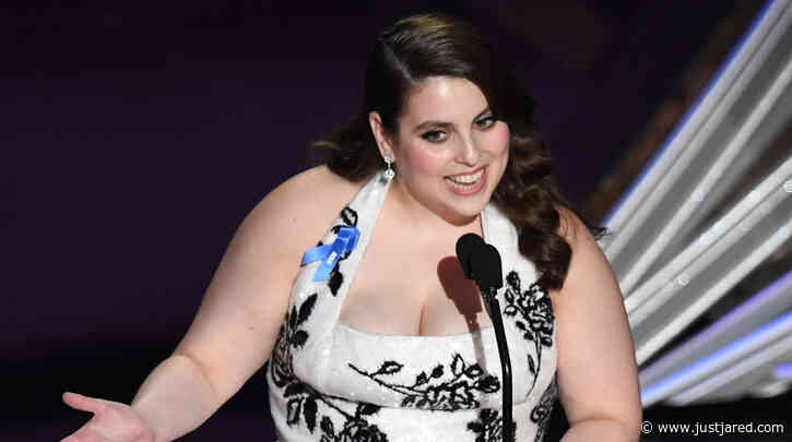 Beanie Feldstein Talks About the Major Wardrobe Malfunction She Almost Had at Last Year's Oscars