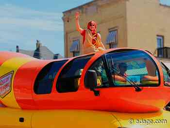 Lyft offers Wienermobile rides