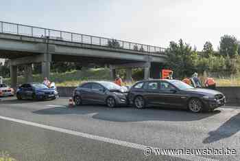 Lange file op E403 door kop-staartaanrijding met aanzienlijke schade aan betrokken wagens