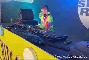 Xándro (11) schittert als dj NatoX op Kamping Kitsch Club