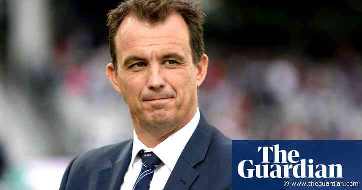 England’s cricketers privately query £2.1m bonus for ECB executives