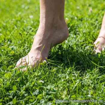Barfußlaufen kräftigt die Muskeln im Fuß - radioeuskirchen.de