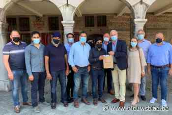 Loonse Sikh-gemeenschap schenkt ruim 15.000 euro aan slachto... (Borgloon) - Het Nieuwsblad