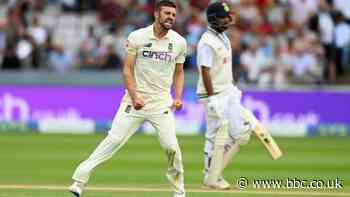 Mark Wood: England bowler out of third Test with shoulder injury