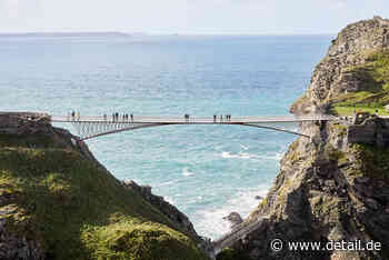 Dramaturgie am Abgrund: Fußgängerbrücke bei Tintagel-Castle - DETAIL.de - das Architektur und Bau-Portal