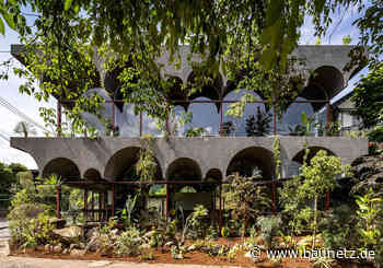 Von Erde umhüllt / Wohnhaus in Japan von Kiyoaki Takeda Architects - BauNetz.de