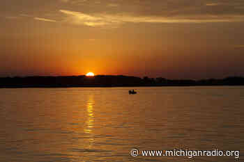 Lake St. Clair getting some clean up help from Macomb County - Michigan Radio