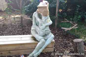 Troostplek besmeurd met frieten en saus: “Beeld zelf is niet beschadigd” - Het Nieuwsblad