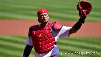 Yadier Molina plans to retire after 2022 season following one-year contract extension with Cardinals
