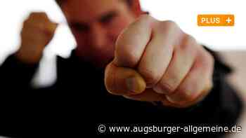 Beziehungsstreit unter Männern: Fausthiebe und ein Stoß ins Treppenhaus