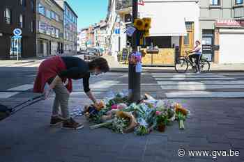 Bloemen aan kruispunt dramatisch verkeersongeval, chauffeur ... (Antwerpen) - Gazet van Antwerpen