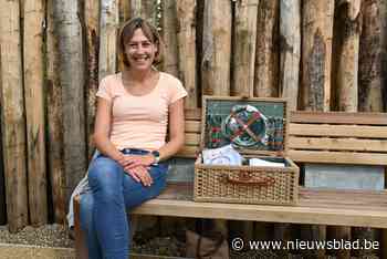 Op Bankjespraat gezellig babbelen en kennismaking met het Inloopcentrum - Het Nieuwsblad