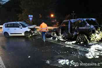 Incidente sullo svincolo autostradale a Pont-Saint-Martin, auto in fiamme - AostaSera