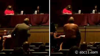 Texas man strips off clothing at school board meeting to express thoughts on masks