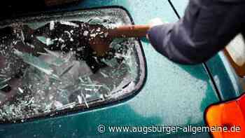 Scheiben an geparkten Autos in Augsburg eingeschlagen