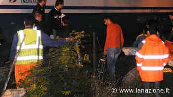 Finisce sotto il treno e muore: sospesa la linea Prato-Pistoia - La Nazione