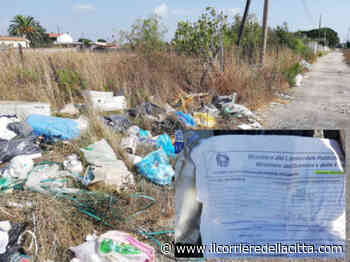 Ardea, 'zozzone'…distratto: butta la spazzatura per strada ma ci lascia dentro un suo documento (FOTO) - Il Corriere della Città