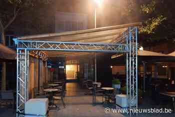 Poetsvrouw zet per ongeluk rookmachine aan in café Leute’s