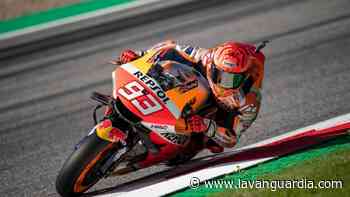 Marc Márquez sufre una dura caída en los primeros libres del circuito de Silverstone - La Vanguardia