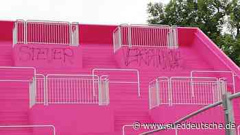 Beschmierte "Wiege" - Süddeutsche Zeitung