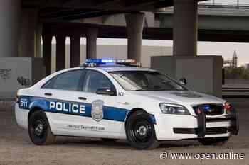 Colpisce un afroamericano 18 volte con una torcia durante un fermo: il video che incastra un poliziotto in Usa - Open