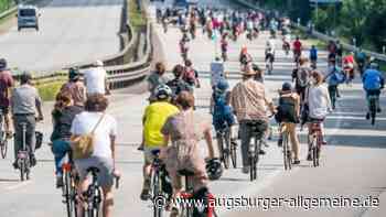 "Critical Mass": 60 Radfahrer demonstrieren in Augsburg