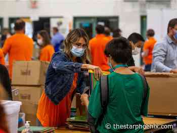 As return to school nears, about 2,000 backpacks with supplies given away in Saskatoon