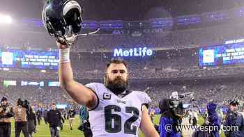Eagles center Jason Kelce had a little fun during rain delay