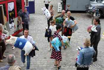 Hooiktse varkens nemen Liers stadhuis in
