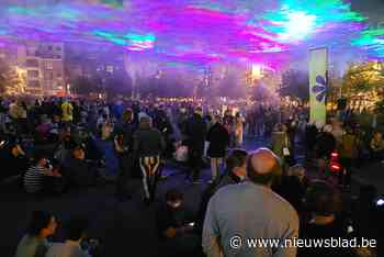 Lichtspektakel Borealis lokt massa volk naar Antwerpse Theaterplein