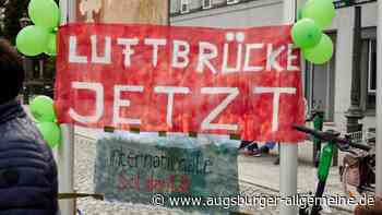 200 Augsburger demonstrieren für deutsche Luftbrücke nach Afghanistan - Augsburger Allgemeine