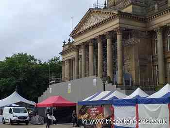 Magnificent' facade of Bolton Town Hall is being revealed after restoration - The Bolton News
