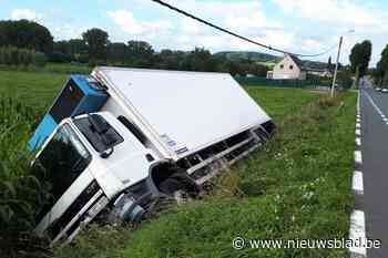 Vrachtwagen in gracht (Lierde) - Het Nieuwsblad