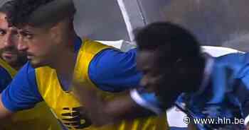 Balotelli blijft Balotelli: Italiaans woelwater gaat na wissel volledig door het lint - Het Laatste Nieuws