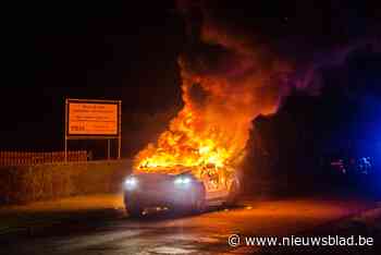 Auto brandt uit, geen spoor van bestuurder