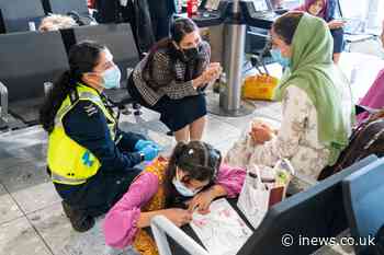 Pret and Burger King offer food to Afghan refugees as they arrive in UK airports after fleeing Taliban - iNews