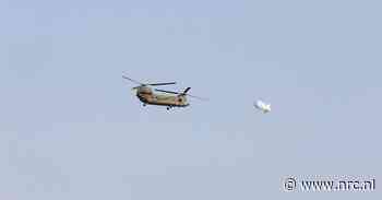 VS halen burgers en Afghanen op buiten het vliegveld van Kabul - NRC