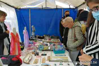 Kunstenmarkt trotseert herfstweer