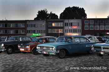 Oldtimer- en filmfans ontmoeten elkaar op Marktplein