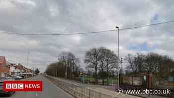 Dudley crash: Pedestrian dies after being hit by car while crossing road - BBC News