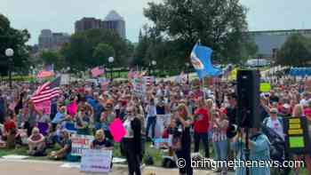 Thousands turn out for 'medical freedom' rally against vaccine mandates - Bring Me The News